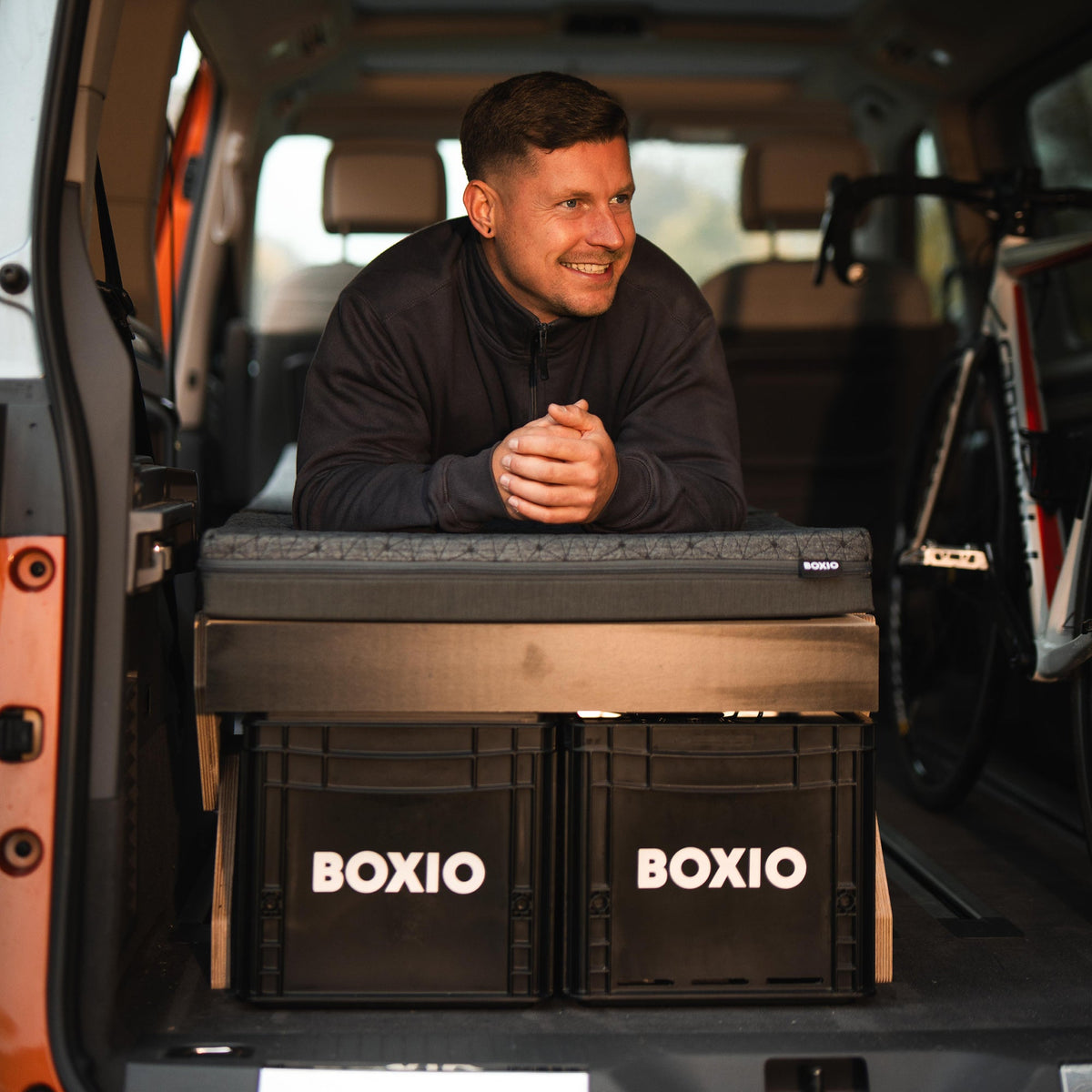 Couchage BOXIO RACK BED dans un van