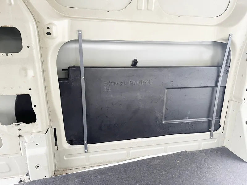 Réservoir eaux grises Reimo 61191 25 L monté dans panneau latéral Ford Transit Custom / VW Transporter