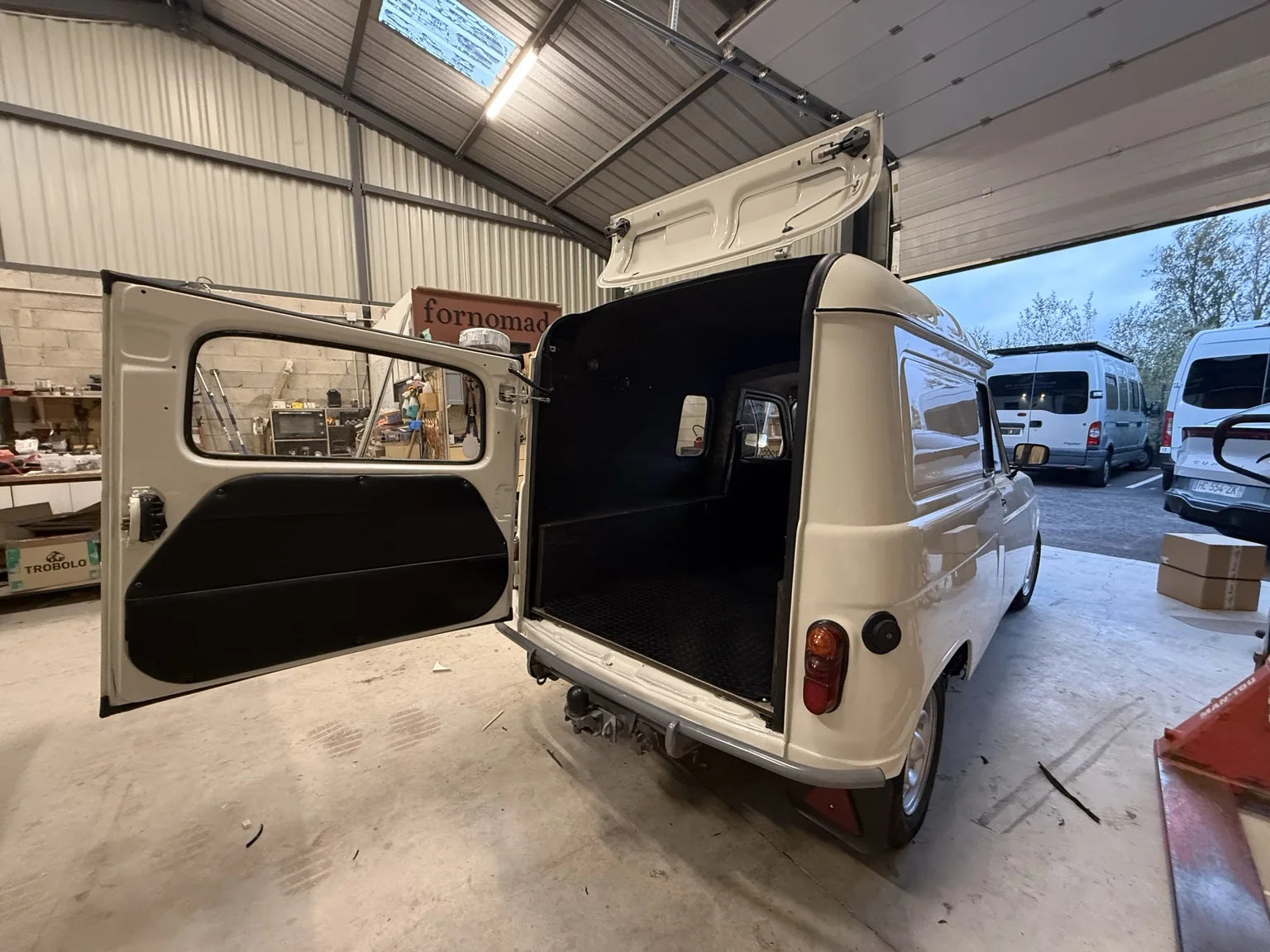 Vanlife Market : véhicule et équipement en situation réelle
